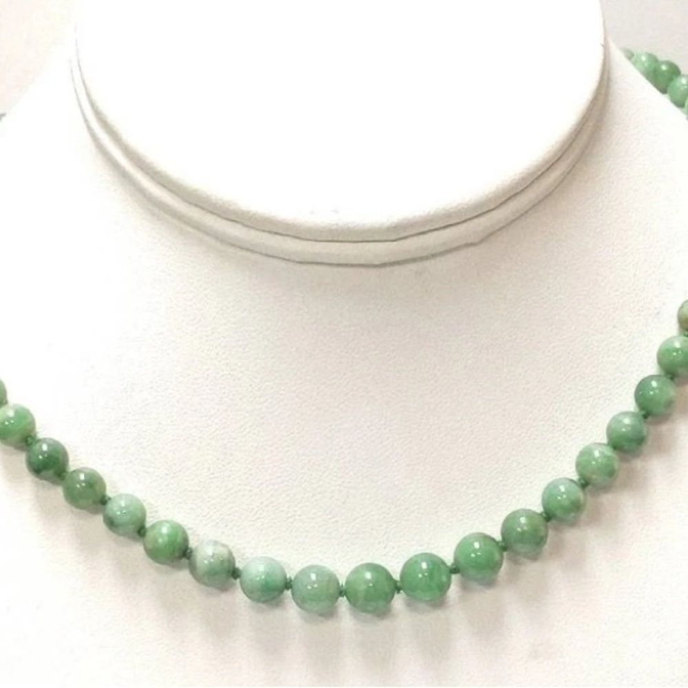 Vintage 14K Yellow Gold Jadeite Graduated Bead Necklace